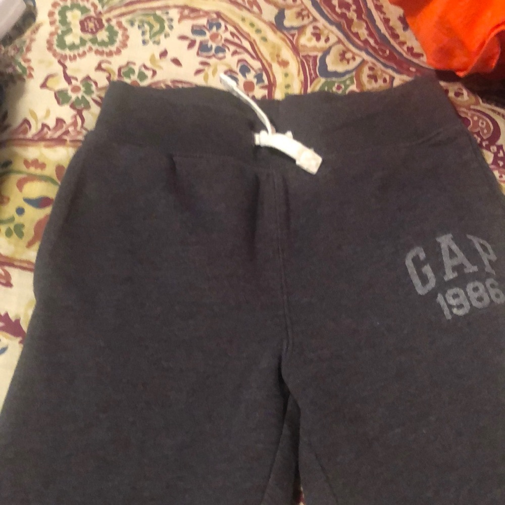 Gap jogging pants